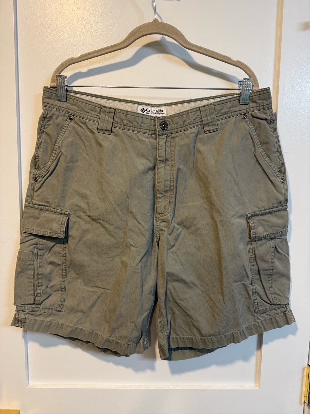 Columbia Men’s Gray Cargo Shorts - Size 36 - Picture 1 of 6